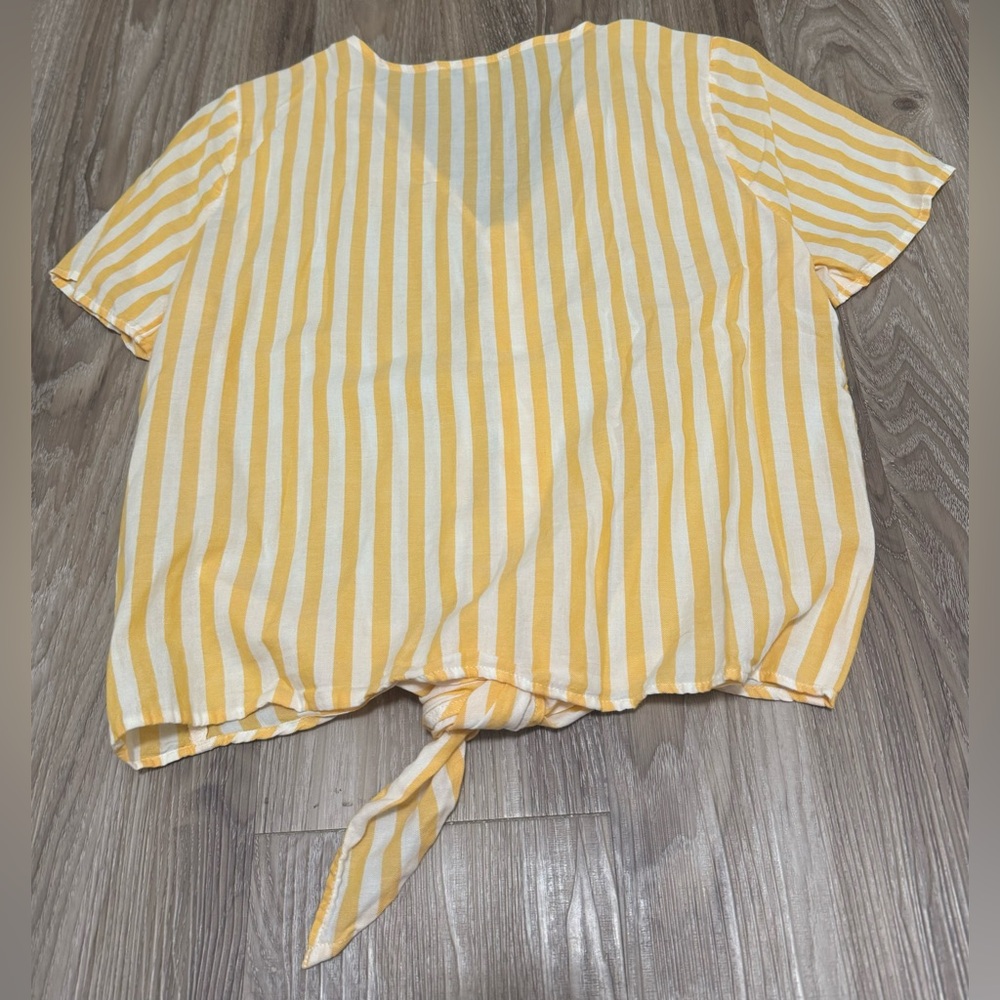 Madewell Buttondown Tie Front Top - Picture 2 of 2